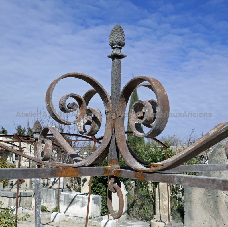 Puits rond en pierre et armature en fer forgé Décoration de jardin