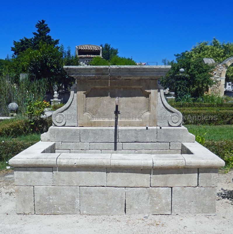 Fontaine De Grande Taille En Pierres Anciennes Par Alain BIDAL