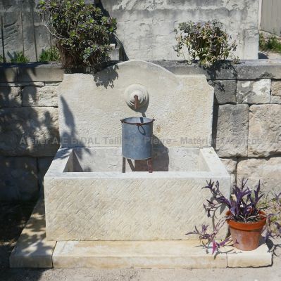 Ancienne Fontaine Murale En Pierres Patin Es Avec Bac Massif Et Socle