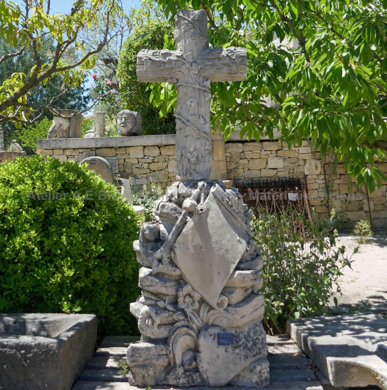 Beautiful antique stone cross finely sculpted - Religious element made of nicely patined stone.