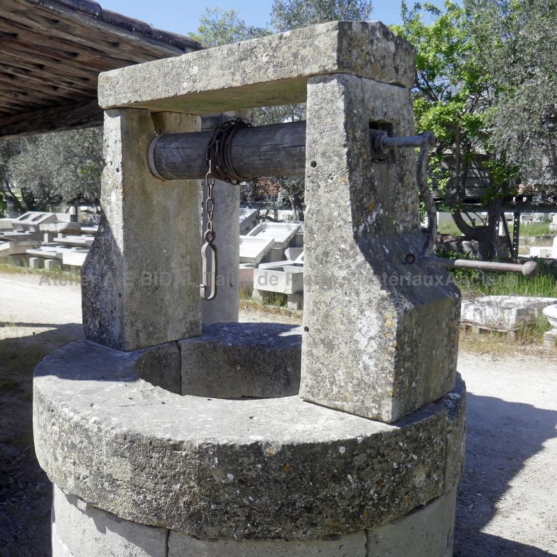 Charmingly rustic well in old stones for a beautiful outdoor design - Atelier Alain BIDAL, Provence