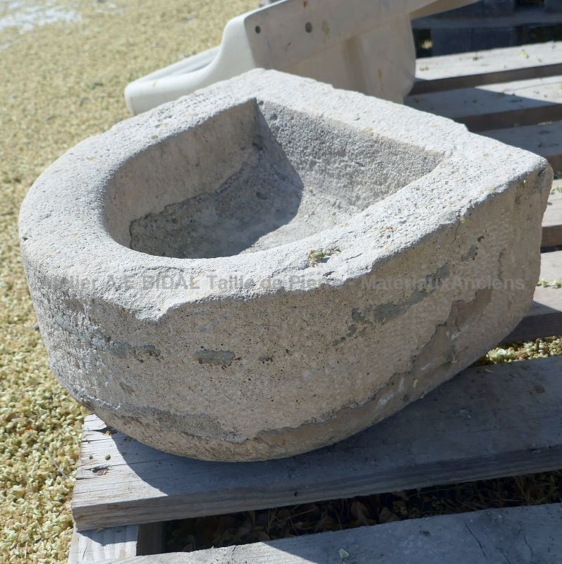 Petit bac en pierre ancienne : évier en pierre - Les Matériaux Anciens en Provence Alain BIDAL