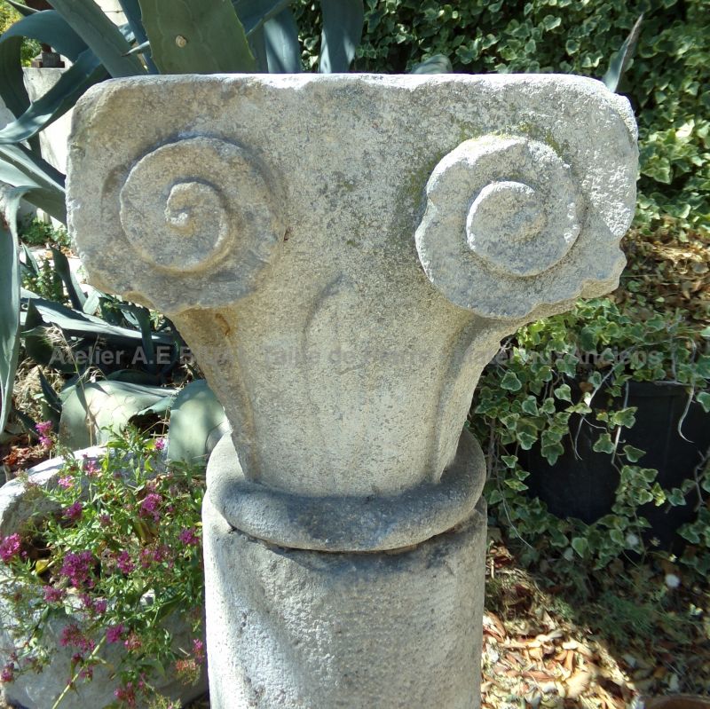 Colonne décorative pour jardin : une belle colonne ancienne de style roman - Atelier Alain BIDAL, Provence