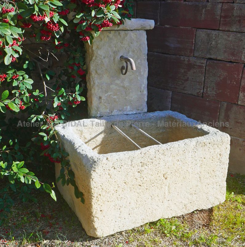 Old stone fountain with massive basin and small pediment - Alain Bidal Antique Materials in Provence