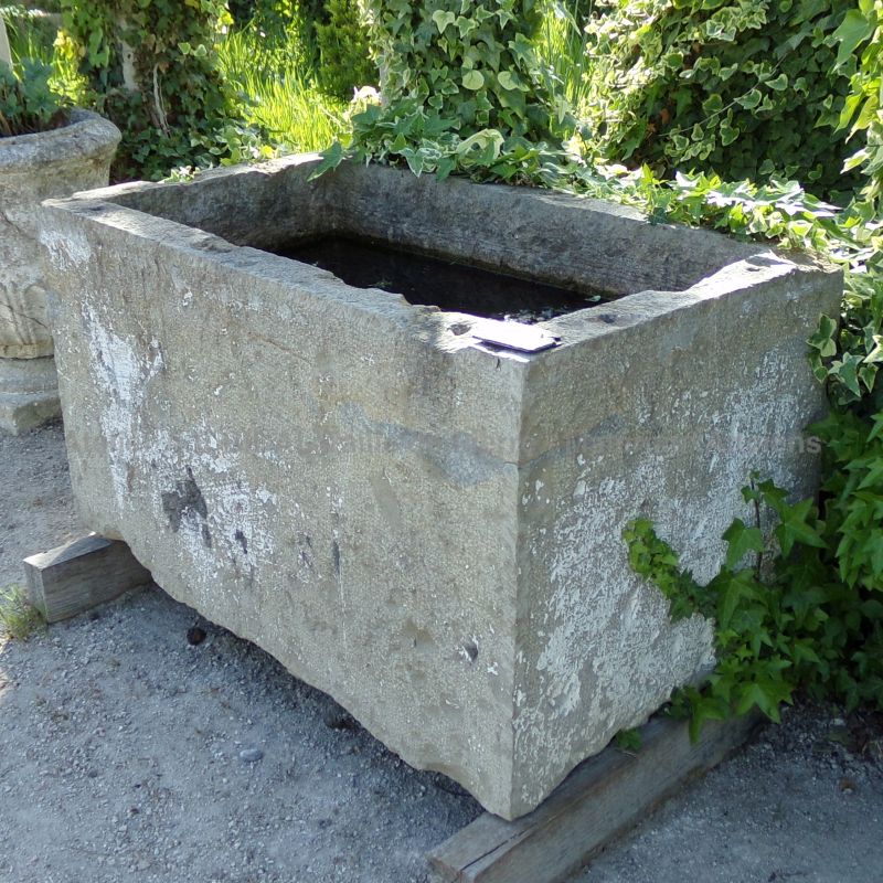 Old stone trough : eco-friendly and rustic planter - Atelier Alain Bidal (Provence)