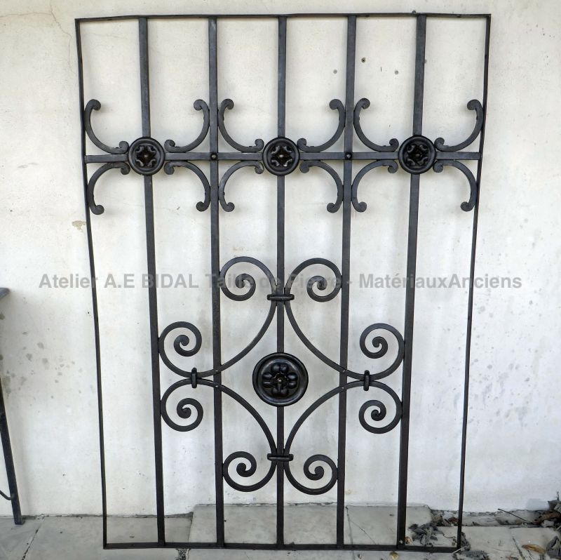 Portillon ancien en fer forgé riveté - Atelier Alain BIDAL (Provence)