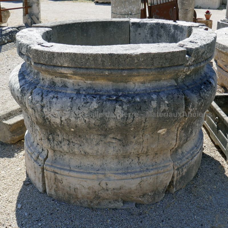 Louis 14 well made of cold stone - well restored by the Bidal workshop, made of old materials.