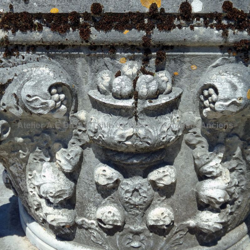 Old massive well in weathered stone dating from the 19th century - Atelier Alain BIDAL, Provence