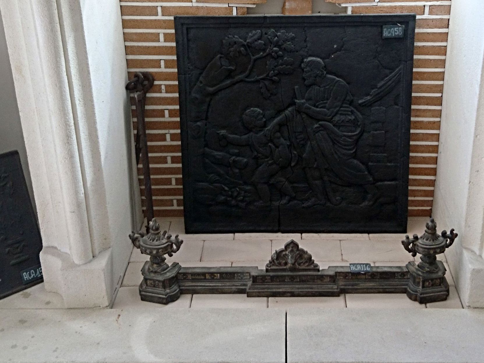 Discovering Alain Bidal's wide choice of authentic cast iron firebacks - Antique materials and stone cutting in Provence.