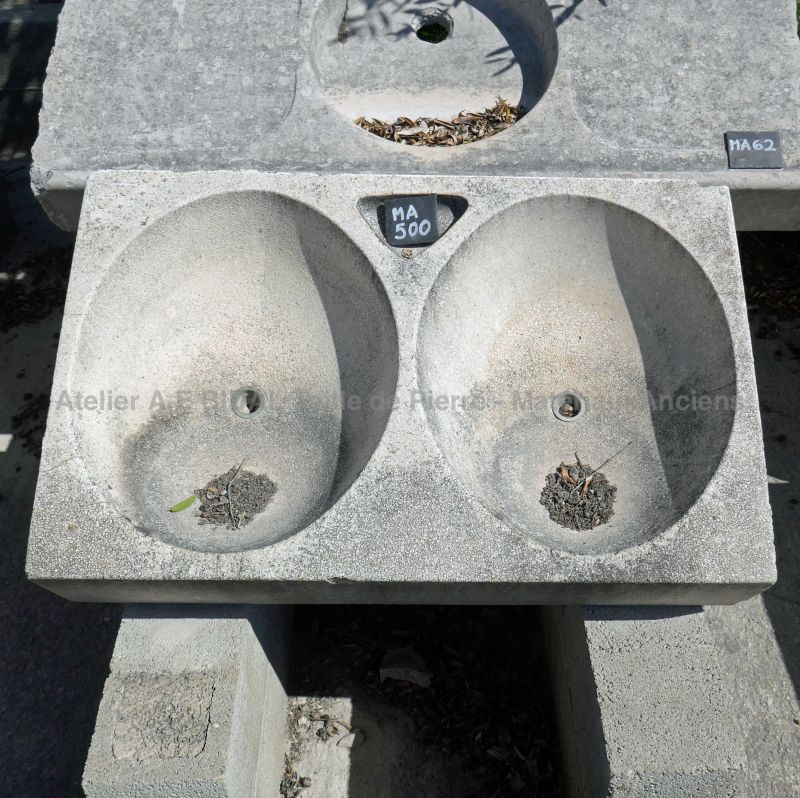 Ancien évier en pierre par Les Matériaux Anciens en Provence Alain BIDAL