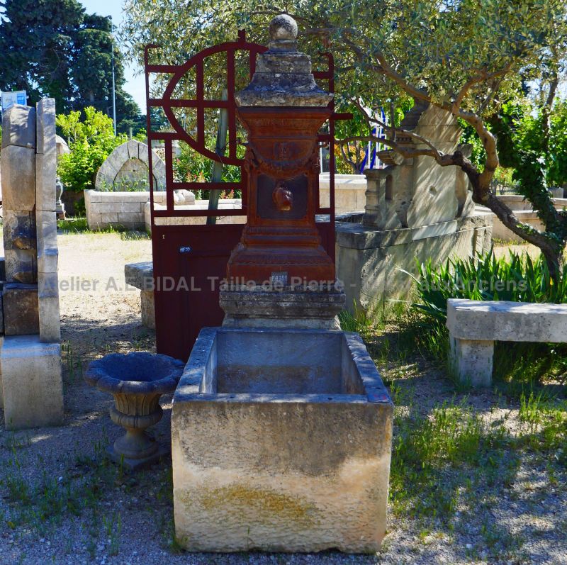 Antique garden fountain for sale at Alain BIDAL Antique Materials in Provence