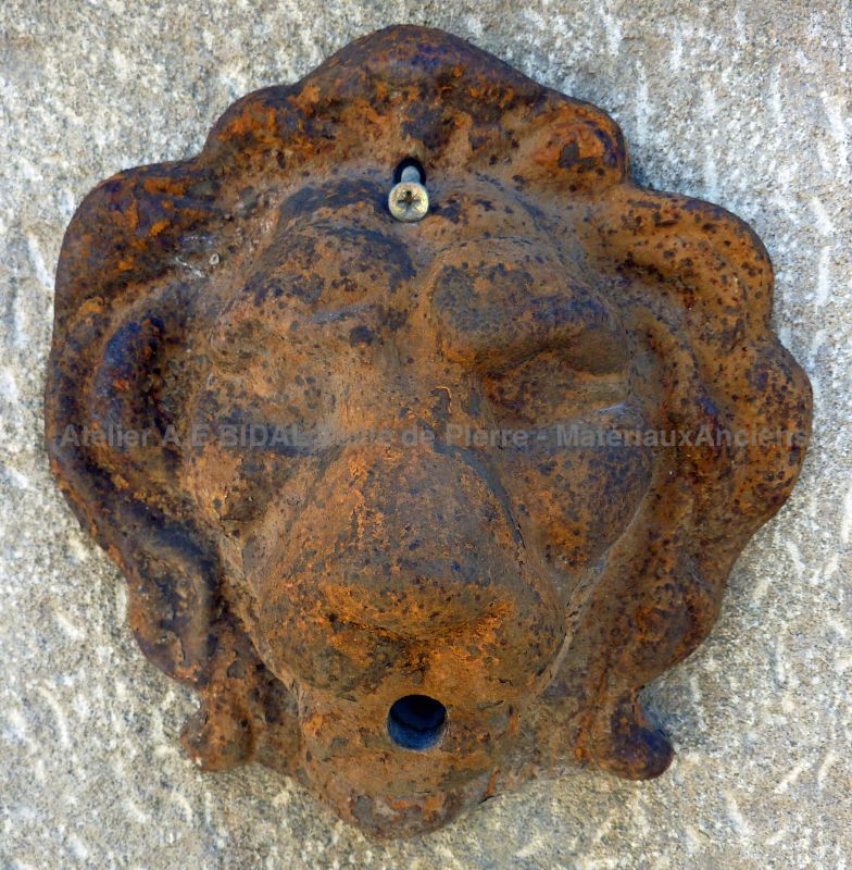 Garden central fountain with 2 monolithic troughs