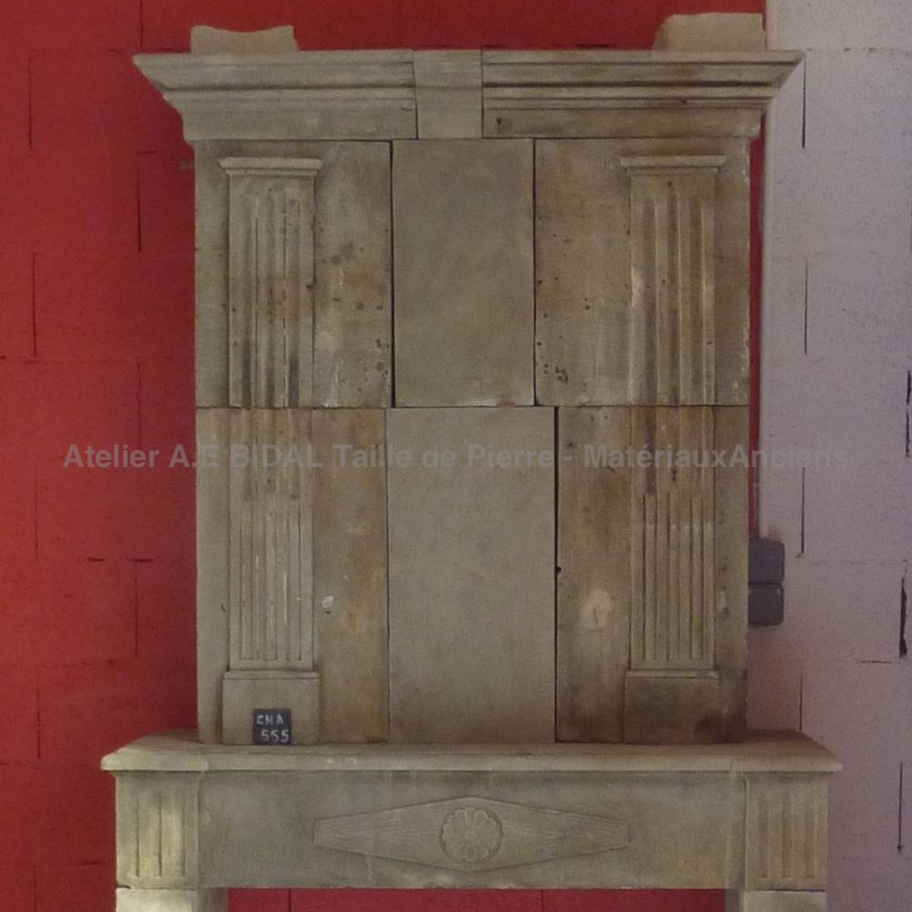 Cheminée à trumeau Louis XVI en pierre d'Avy - cheminée traditionnelle.