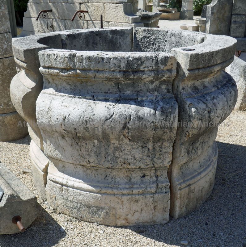 Louis XIVthe round well in stone - The Antique Materials in Provence Alain BIDAL.