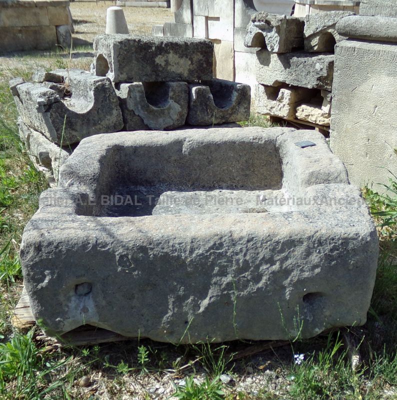 Old stone trough : traditional wine press - Atelier Alain BIDAL (Provence)