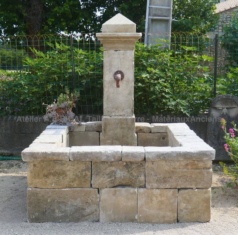 Wide choice of stone fountains in Provence at Alain BIDAL, garden fountains specialist in Provence