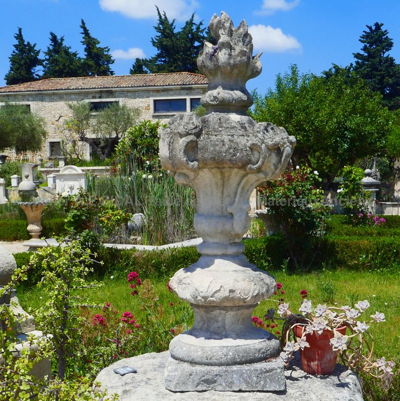 Antique fire-pot in stone - Garden ornament in stone by The Antique Materials in Provence Alain BIDAL