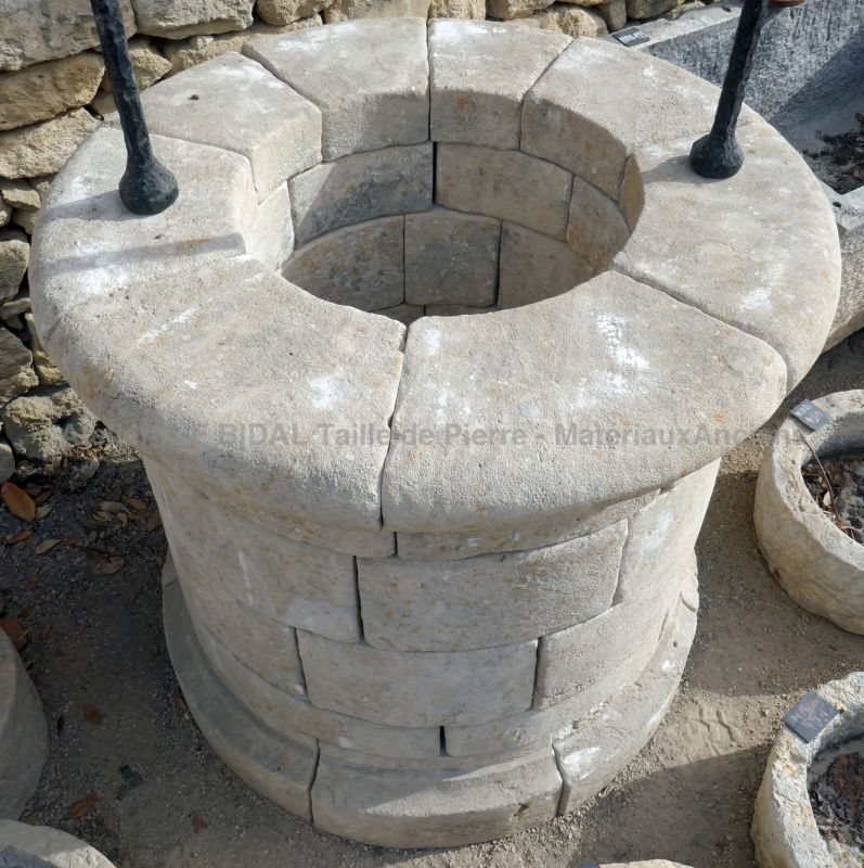 Stone garden well | Round well in stone and its scrap-top for sale in Provence at Alain BIDAL.