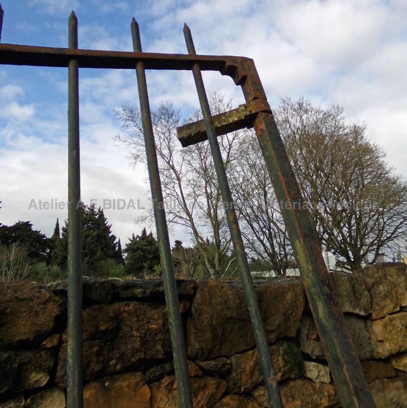 Portail de 4 mètres en vente en Provence chez l'Atelier Alain BIDAL