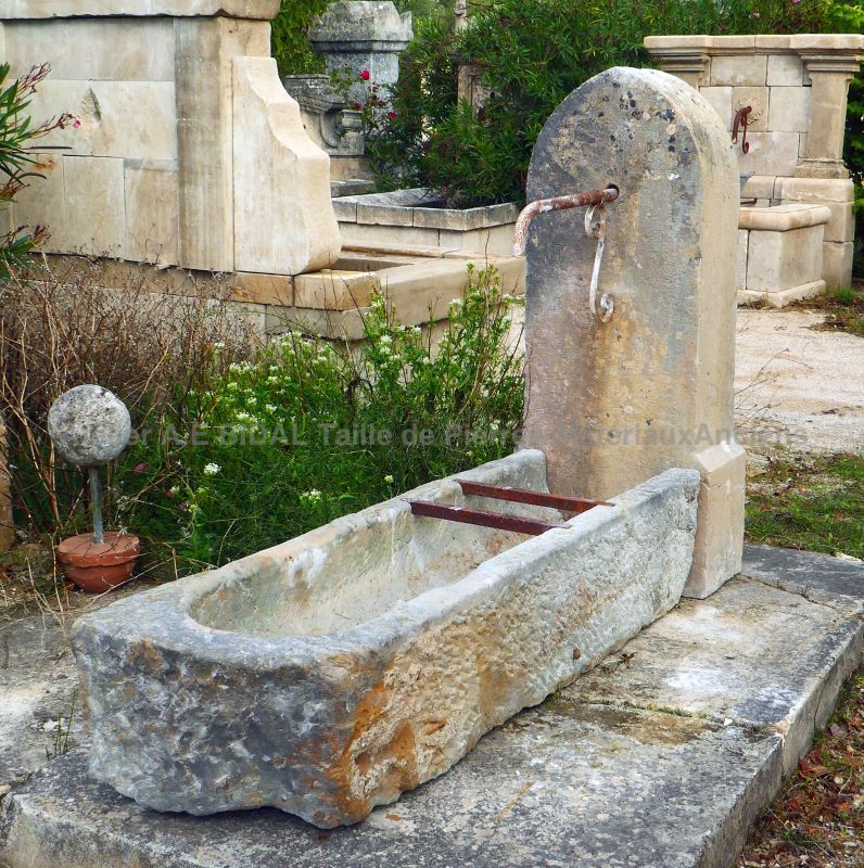 Rustic-looking wall fountain : outdoor fountain with reclaimed trough in trough