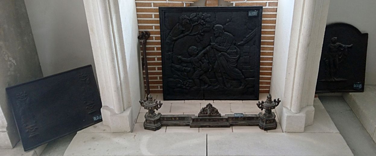 A la découverte des plaques de cheminées en fonte d’Alain Bidal - Matériaux anciens et taille de pierre en Provence.