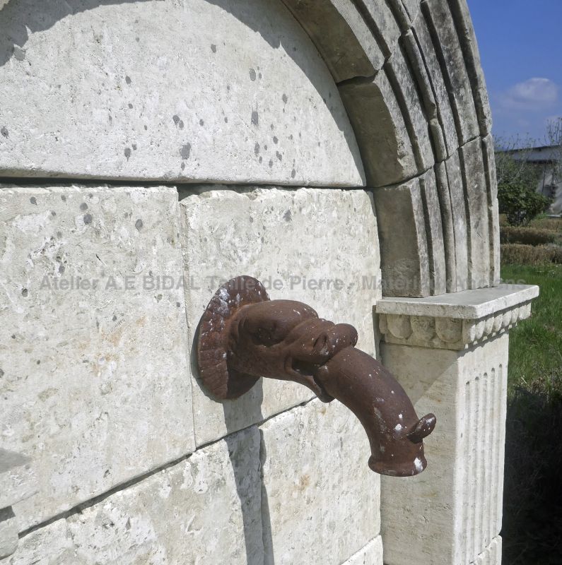 Garden fountain in weathered stone - Natural stone fountain for sale at Atelier Alain BIDAL (Provence)