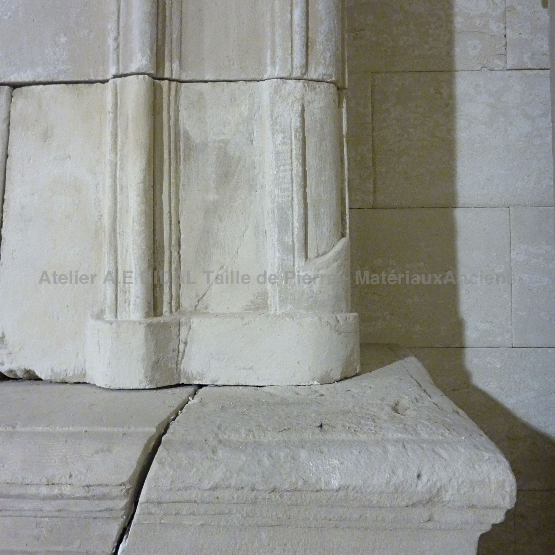 Give a soul and character to your home with our selection of Louis 14 stone fireplaces.