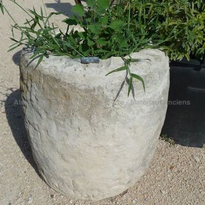 Elégant pot à fleurs ou bac ancien en pierre ** VENDU