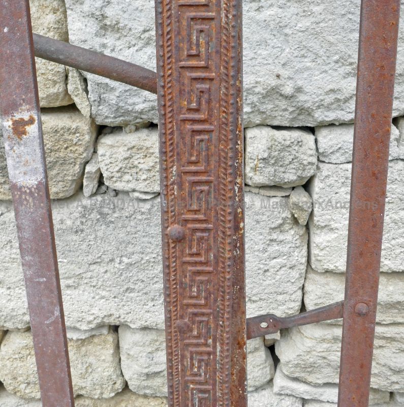 Ancien portail en fer forgé pour piliers en pierre - Atelier Alain BIDAL (Provence)