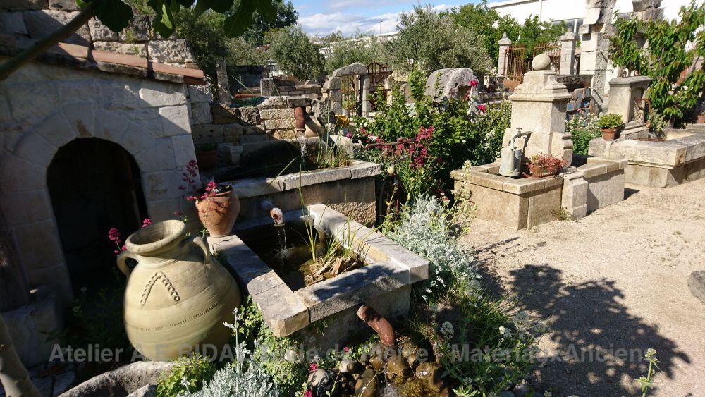 Les fontaines, l'eau et la provence sont depuis toujours étroitement liées : Alain Bidal le sait et vous le démontre !