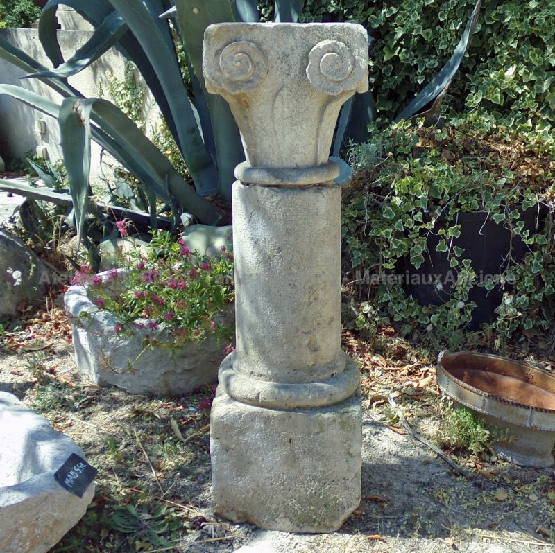 Colonne ancienne de style roman : une belle colonne décorative pour jardin - Atelier Alain BIDAL, Provence