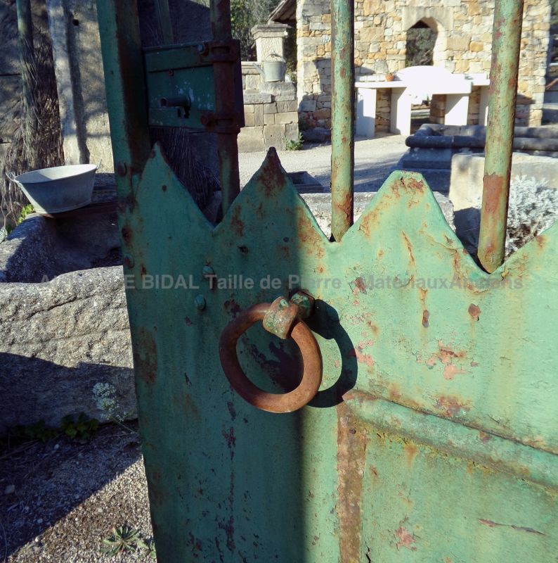 Gate for pillars : a very large old wrought iron gate with 2 doors - Atelier Alain BIDAL (Provence)