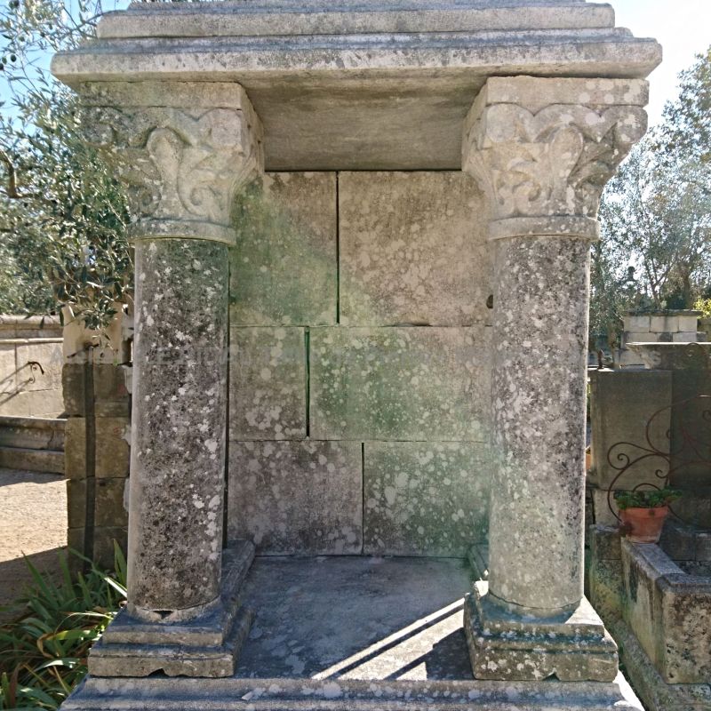Detail of the niche of our ancient oratory in stone ǀ Available exclusively at Alain Bidal, Provence.