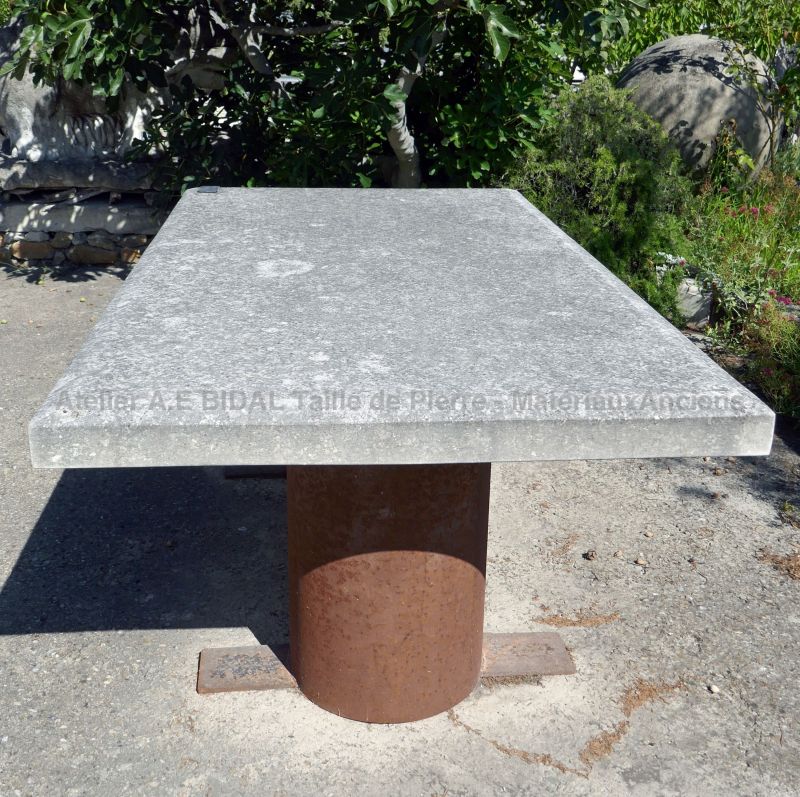 Tables and benches in natural stone | Atelier Alain Bidal in Provence