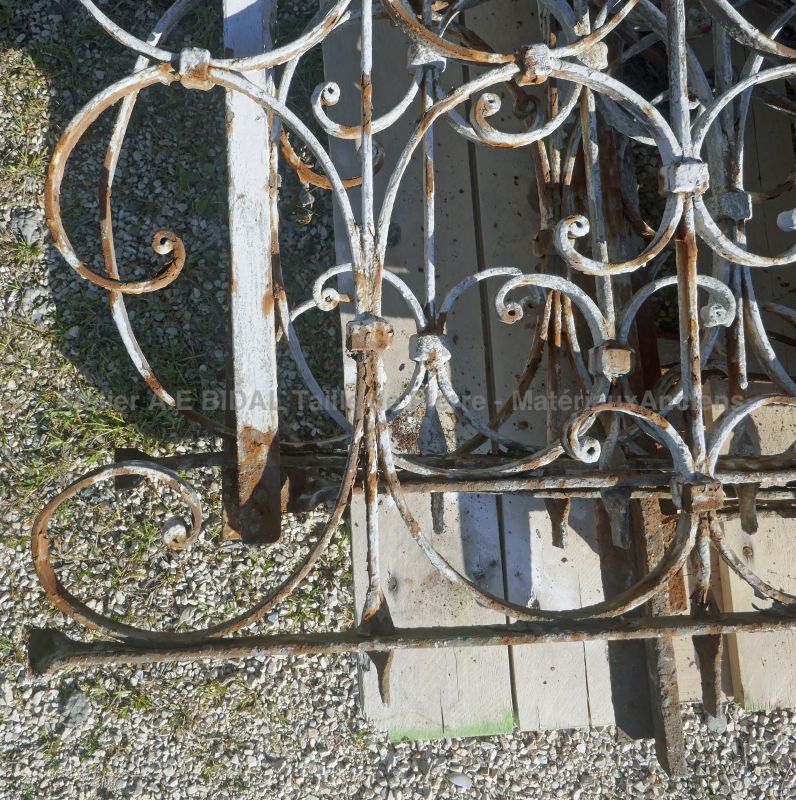 Antique garden railing grilles with small gate in wrought iron - Alain BIDAL Antique Materials in Provence
