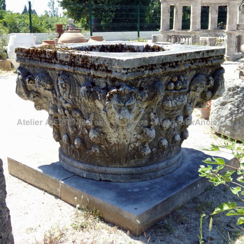 Reclaimed well in weathered hard stone for sale in Provence at Alain BIDAL