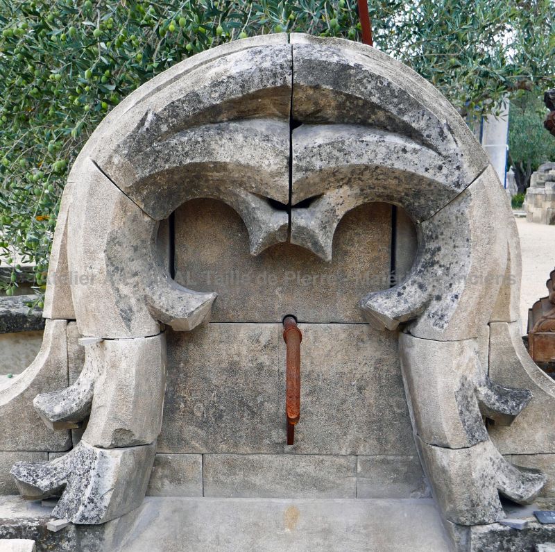 Provencal stone fountain | Antique garden fountain in stone | Gothic wall fountain for sale at the stonemason Alain BIDAL.