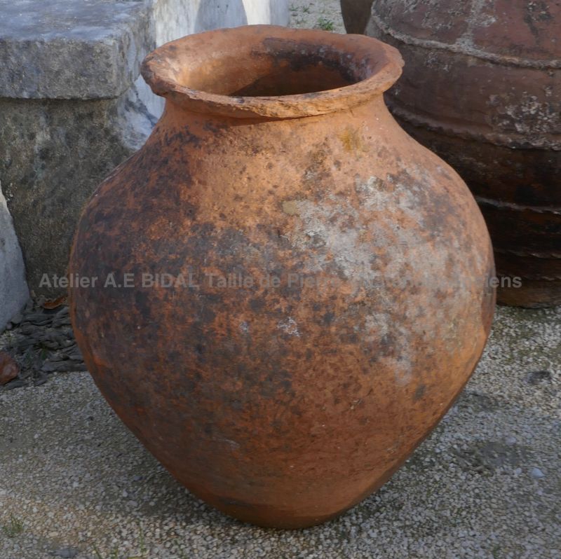 Jarre ancienne de style provençal en terre cuite lisse par Atelier Alain BIDAL, Provence