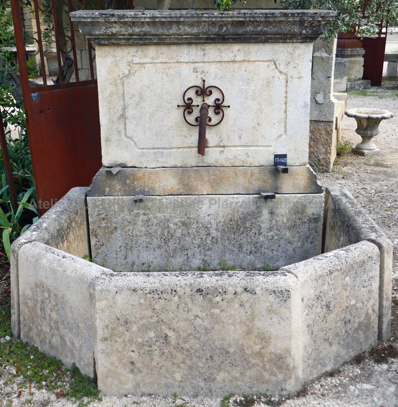 Large garden fountain in stone and metal - Alain Bidal Antique Materials in Provence