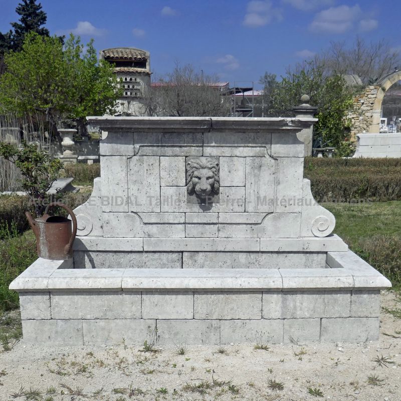 Large wall fountain in weathered natural limestone for a zen, chic or authentic garden !