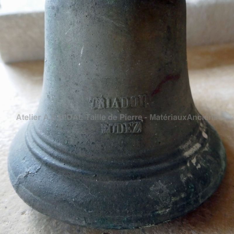 Cloche ancienne de la fonderie Triadou de Rodez