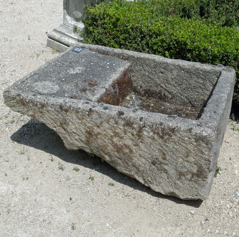 Petit lavoir ancien en pierre - Matériaux ancien en Provence Alain BIDAL