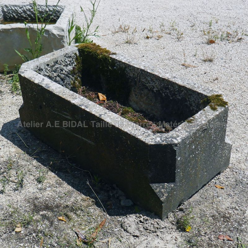 Authentic And Charming Planter In Old Patinated Natural Stone   54870f743826a19aee24bdcce4cc524d33034294 