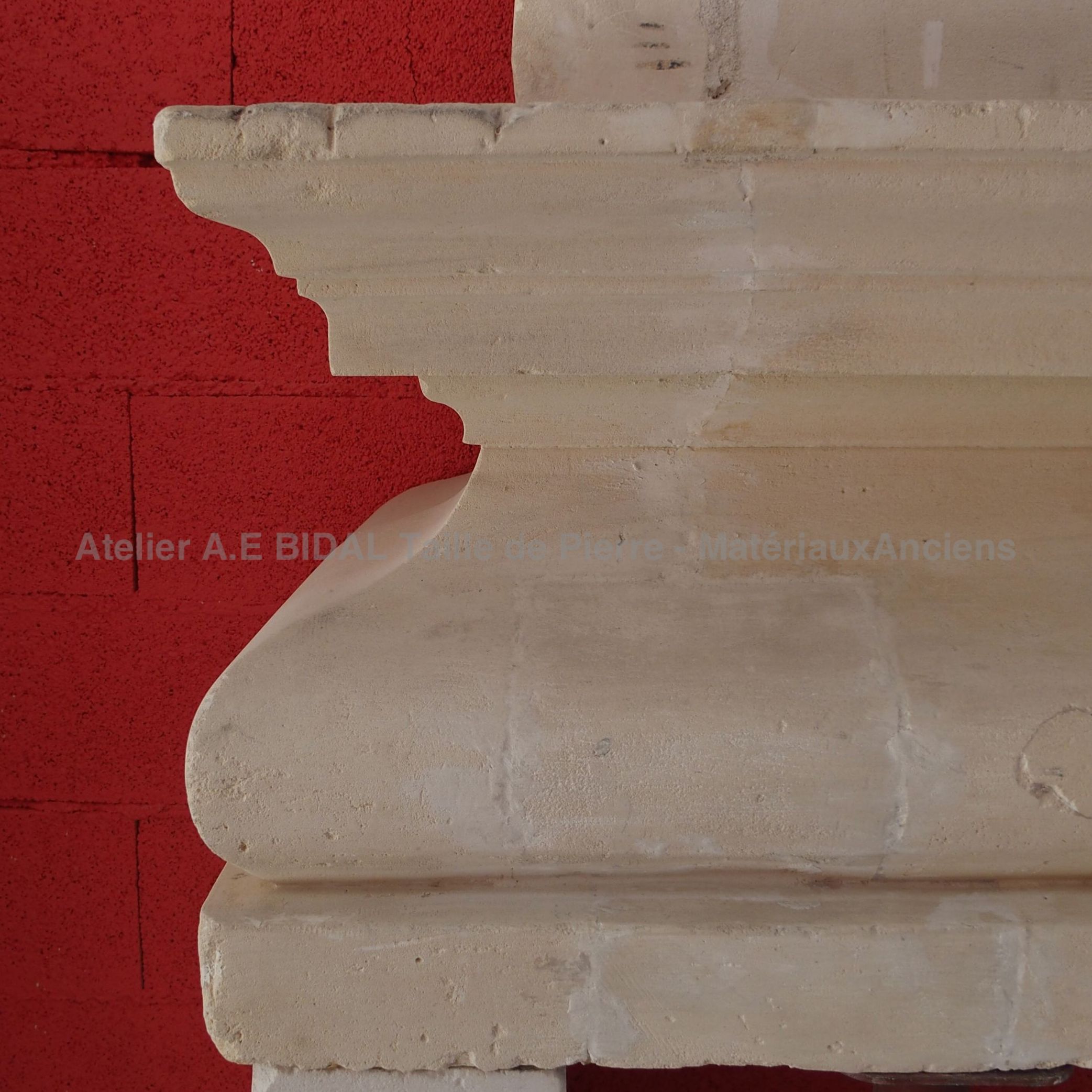 Cheminée ancienne - période Louis XIII - une cheminée en pierre exceptionnelle à la vente.