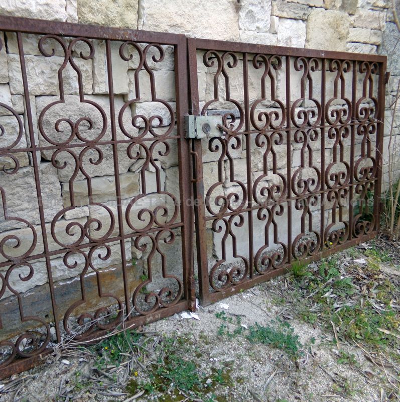 Portail de jardin vintage en fer forgé à deux vantaux - Atelier Alain BIDAL (Provence)
