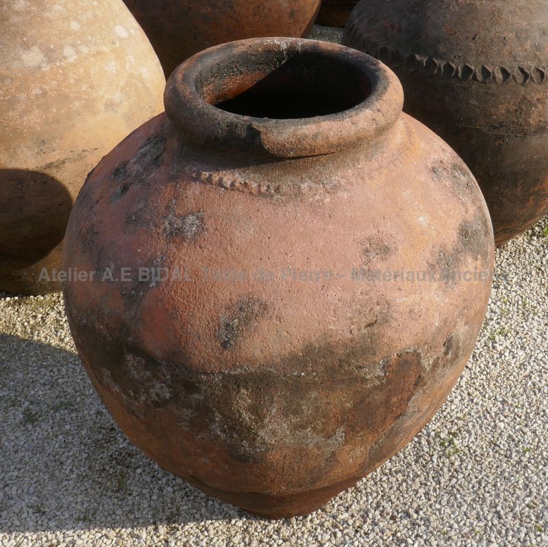 Jarre biot de Provence en terre cuite ancienne pour une décoration authentique et chaleureuse