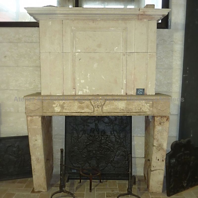 Cheminée à trumeau : notre cheminée Louis 16 d'un style sobre et authentique.