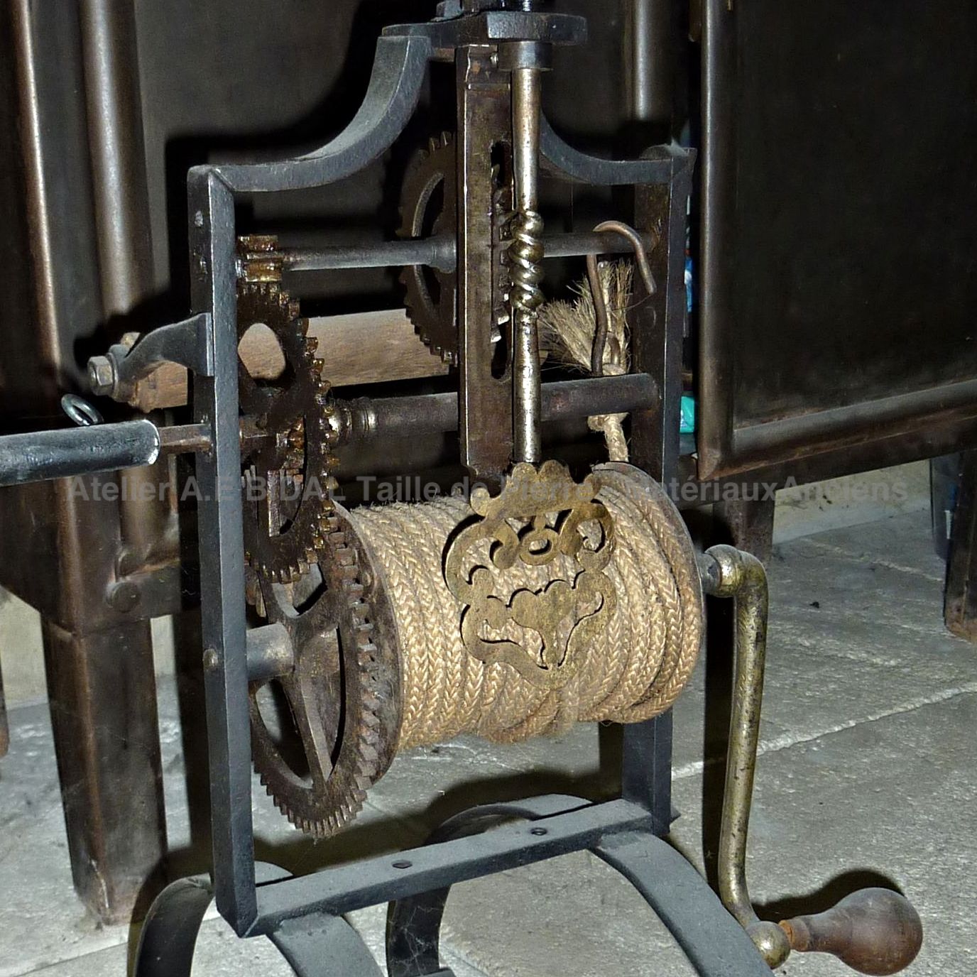Tournebroche à contre-poids - un tournebroche ancien du 18ème siècle.