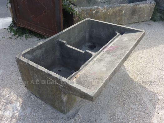 Grand lavoir ancien en béton ** VENDU