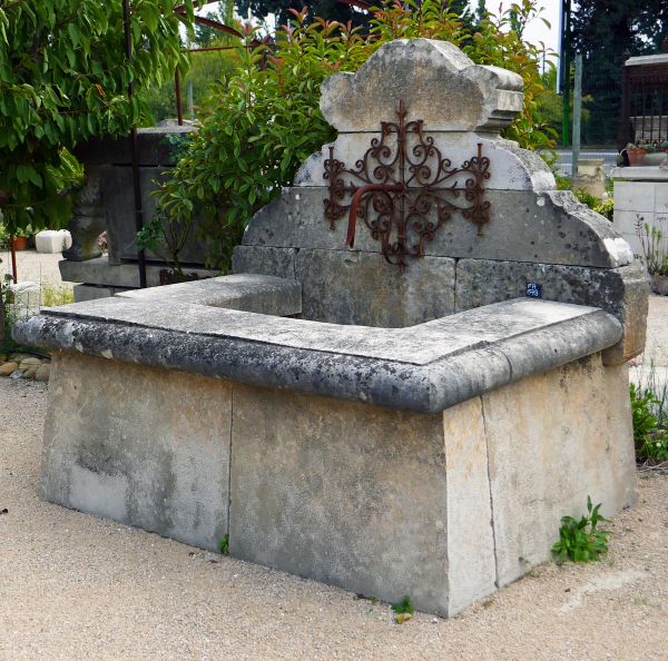 Matériaux d'Antan : FONTAINE AVEC BASSIN RECTANGULAIRE H117